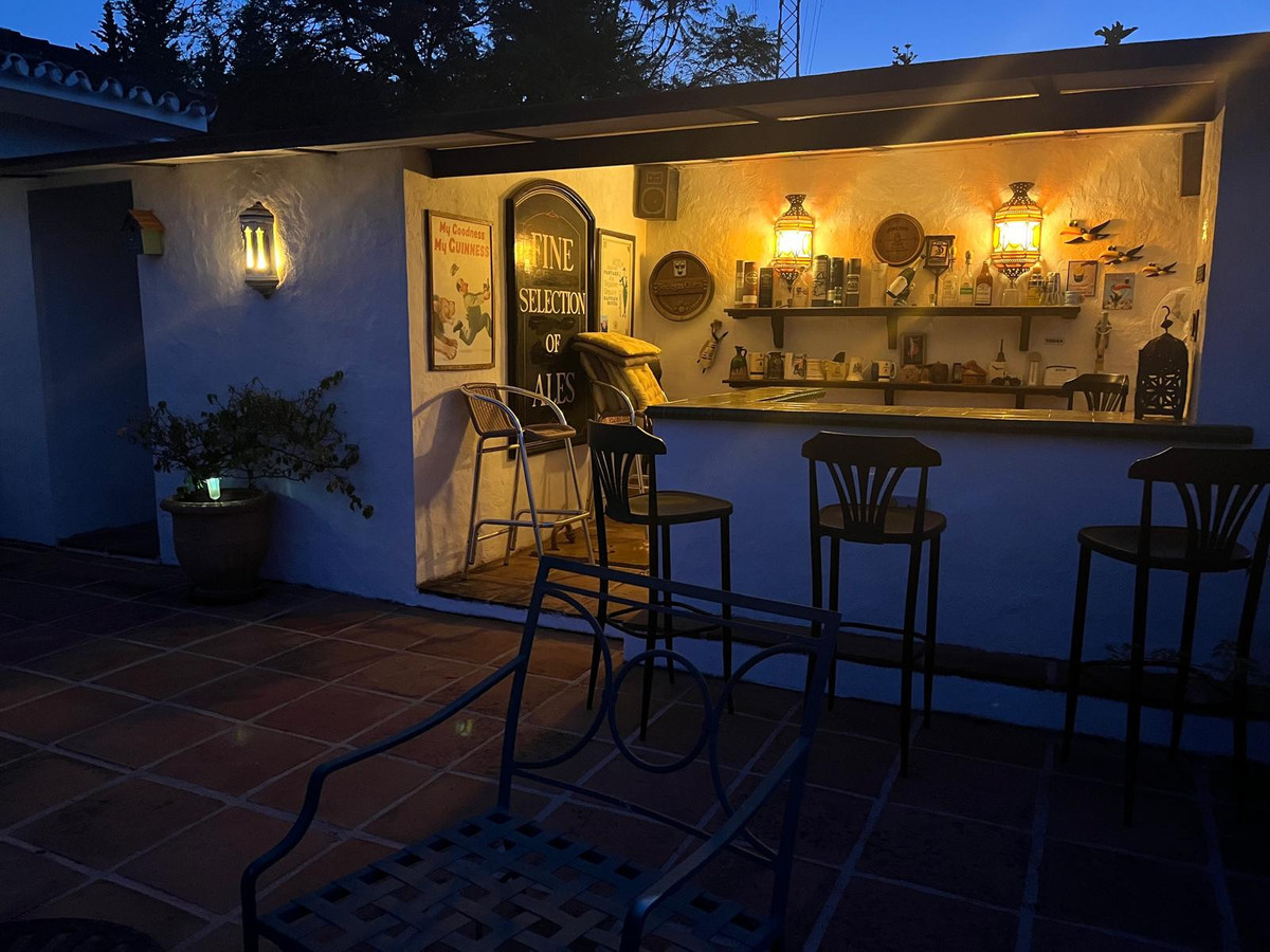 84b642102d9698fba4108bfd972cea6a - 33