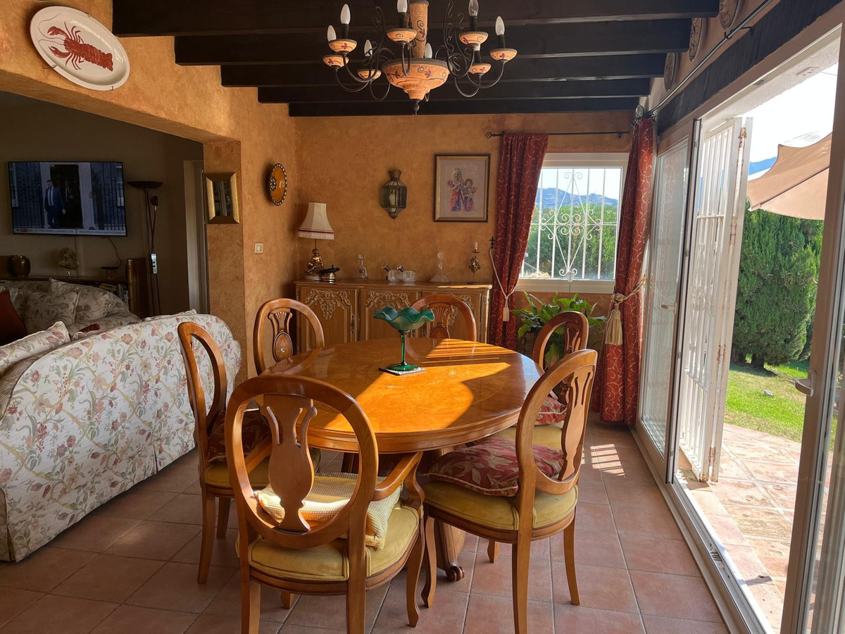 84b642102d9698fba4108bfd972cea6a - 34