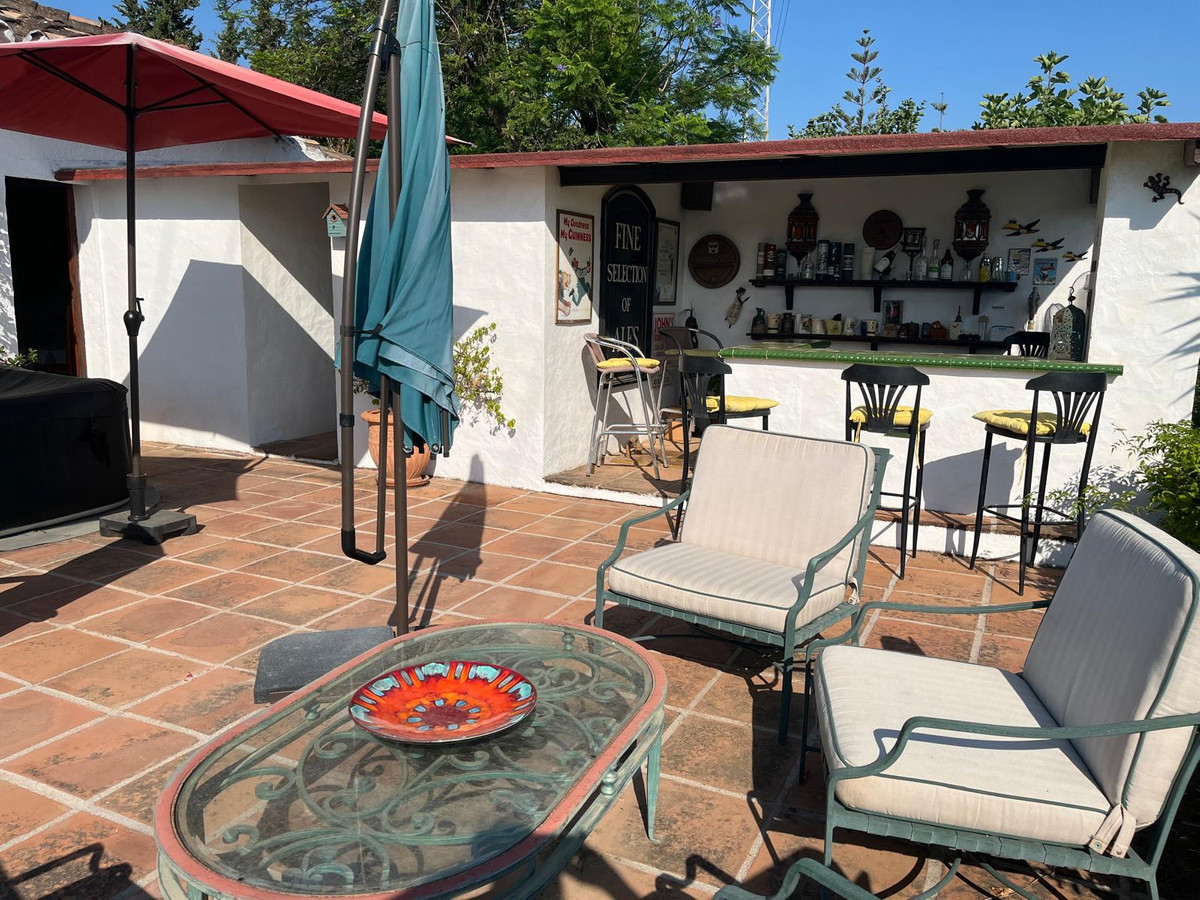 84b642102d9698fba4108bfd972cea6a - 35