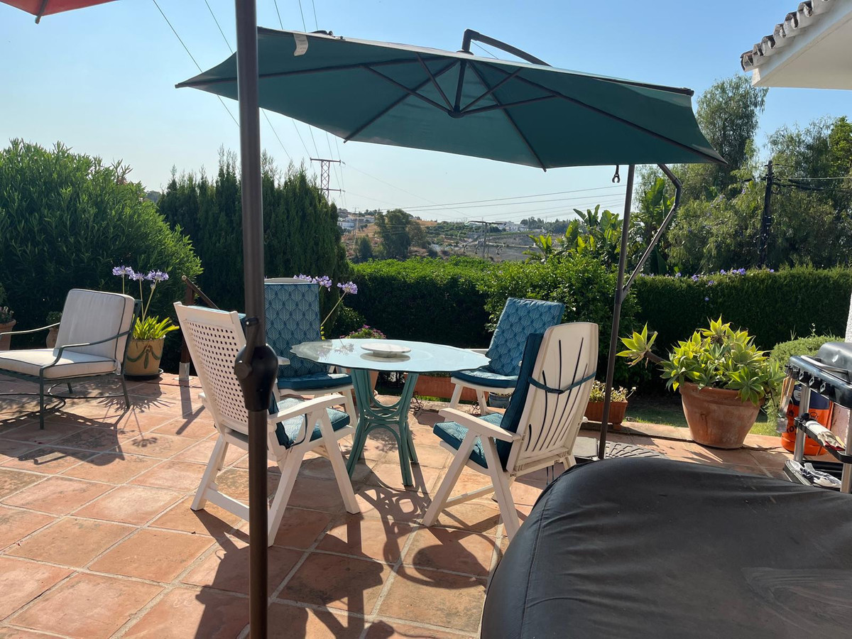 84b642102d9698fba4108bfd972cea6a - 37