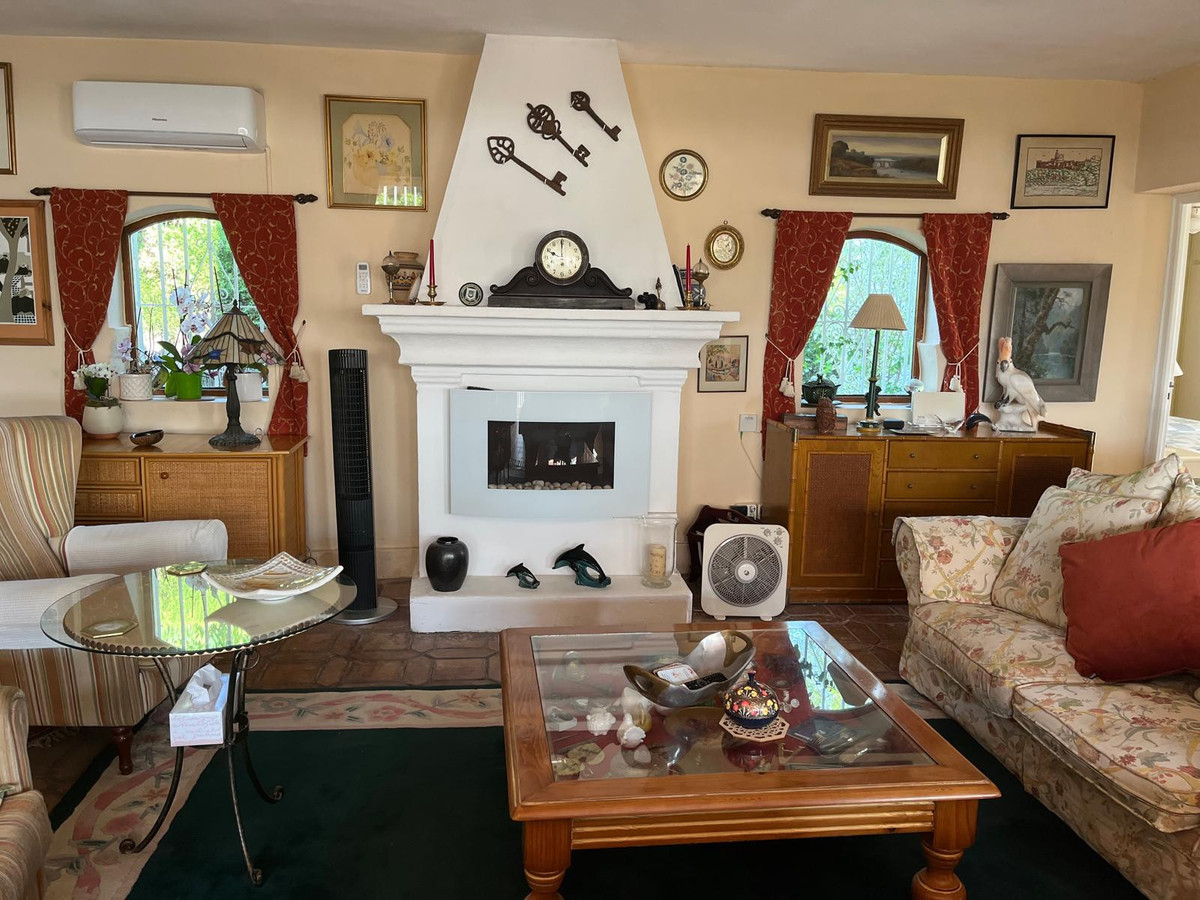 84b642102d9698fba4108bfd972cea6a - 4