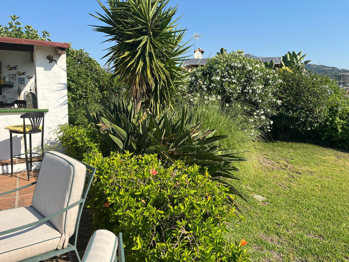 84b642102d9698fba4108bfd972cea6a - 40