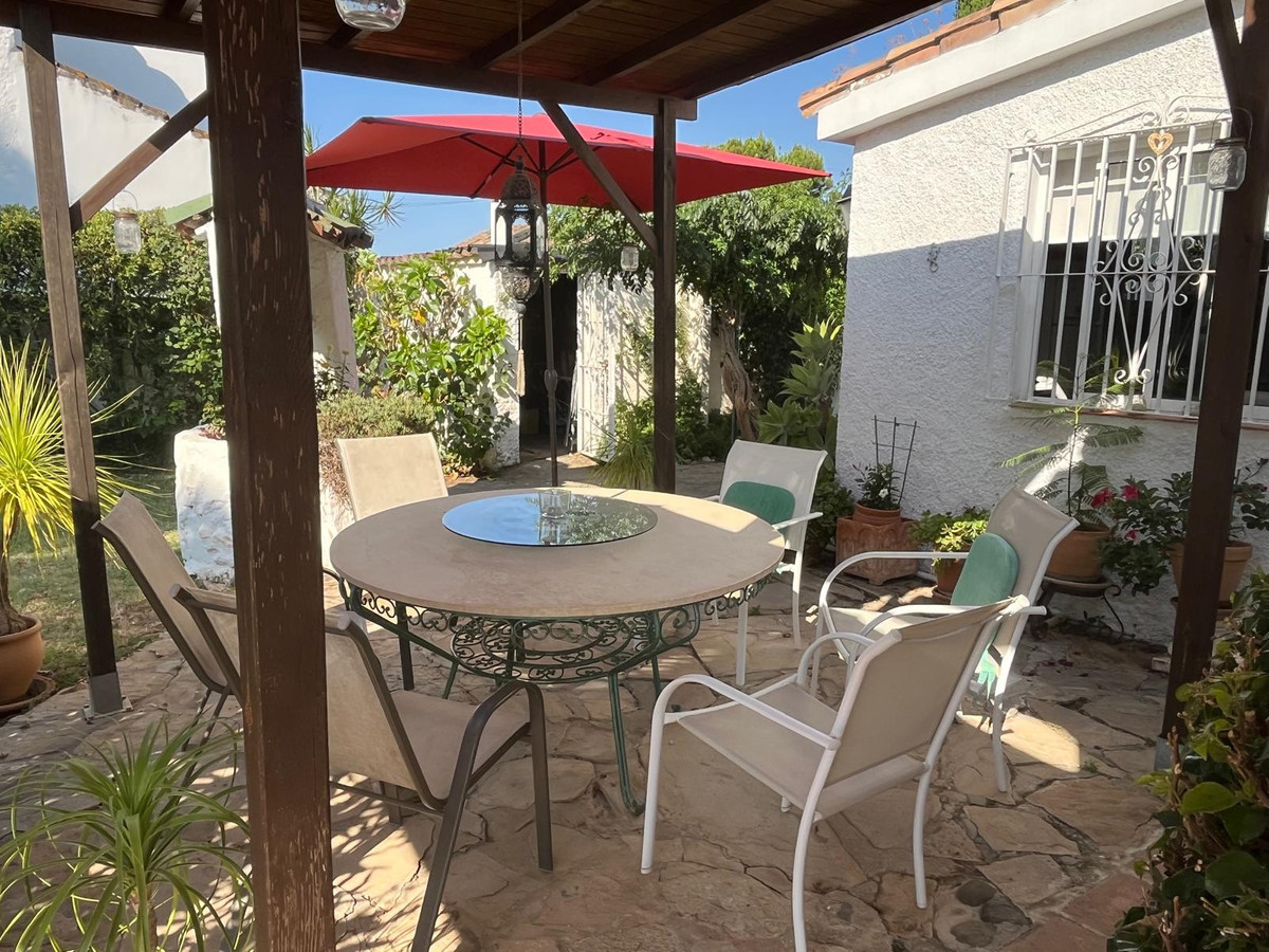 84b642102d9698fba4108bfd972cea6a - 42