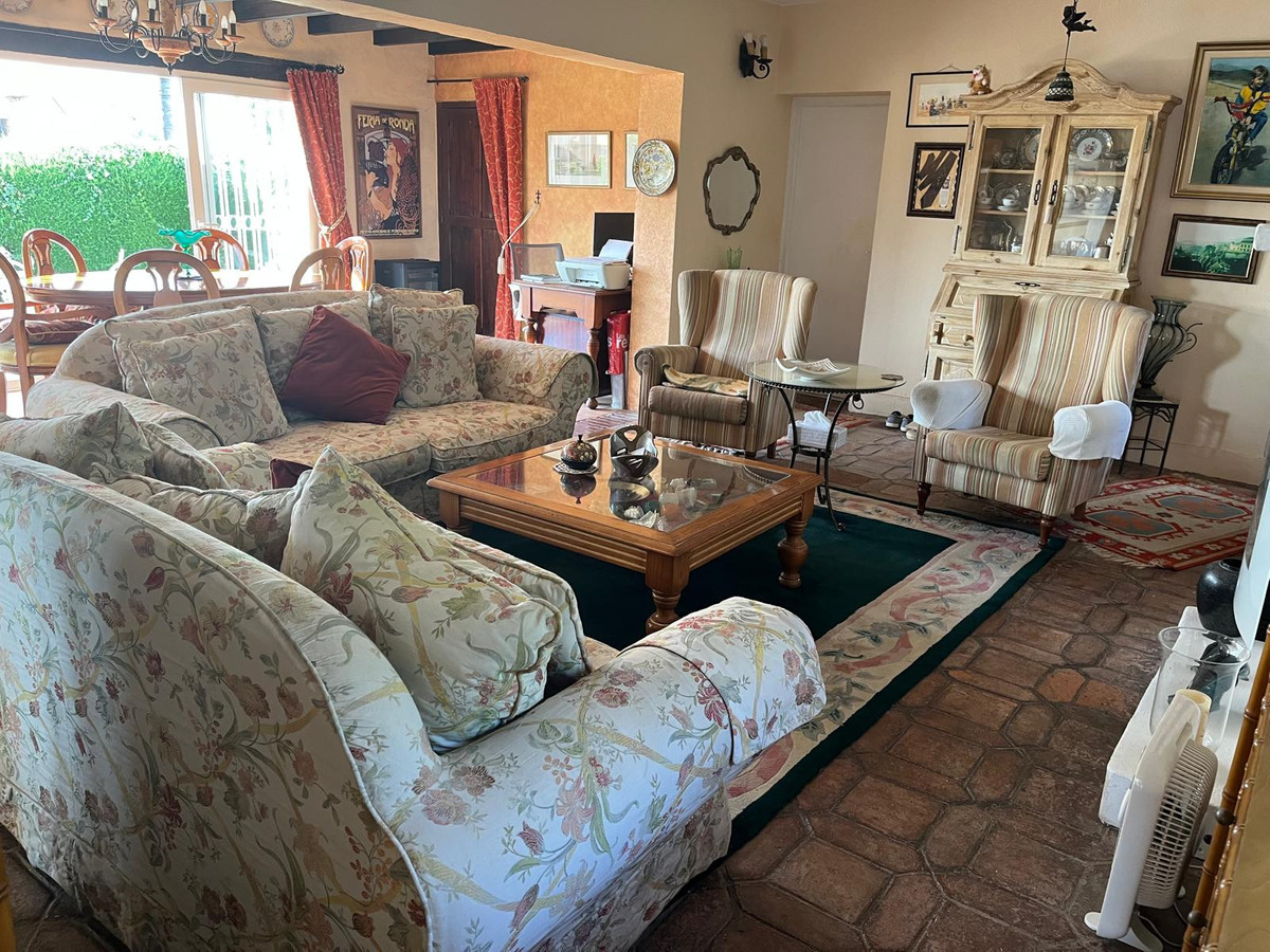 84b642102d9698fba4108bfd972cea6a - 5