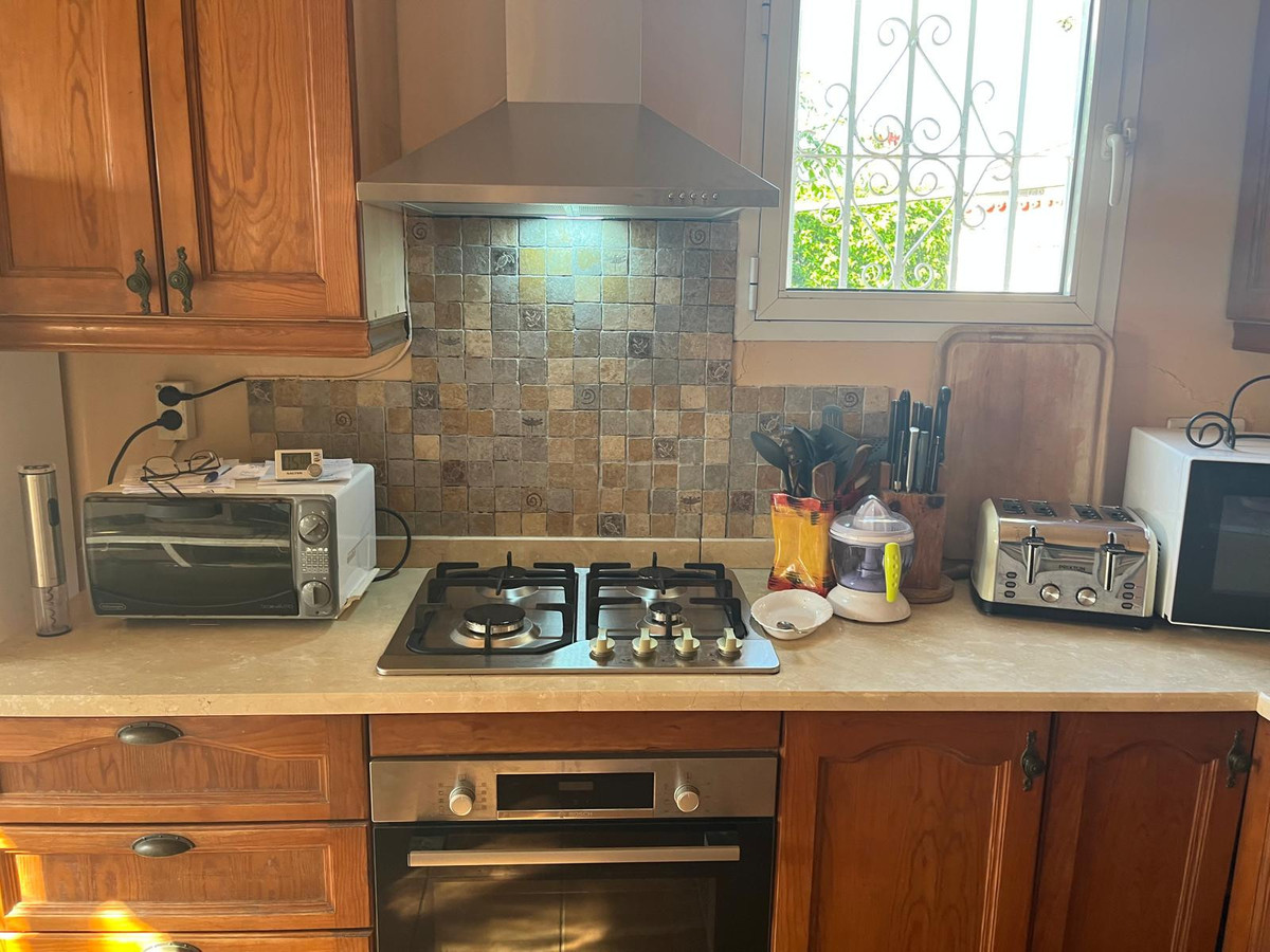 84b642102d9698fba4108bfd972cea6a - 8