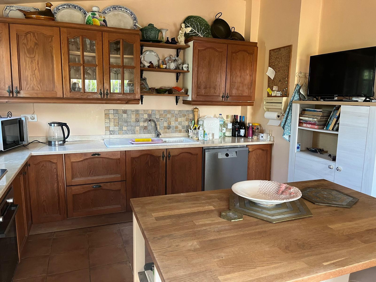 84b642102d9698fba4108bfd972cea6a - 9