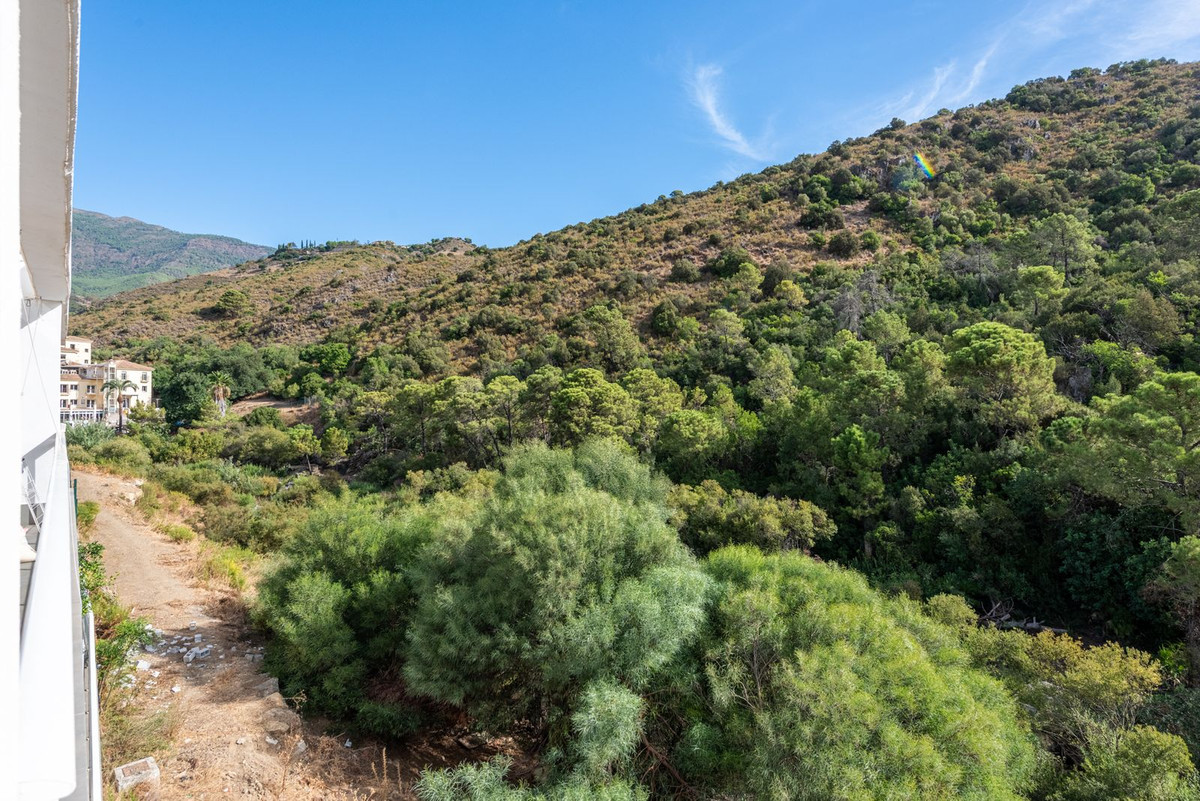 85d9ceb9498bf8eb00d00d876a94212c - 22