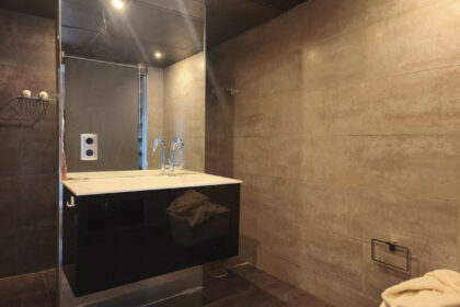 870db738c69c4818dfa15ccdd3ff5018 - 18