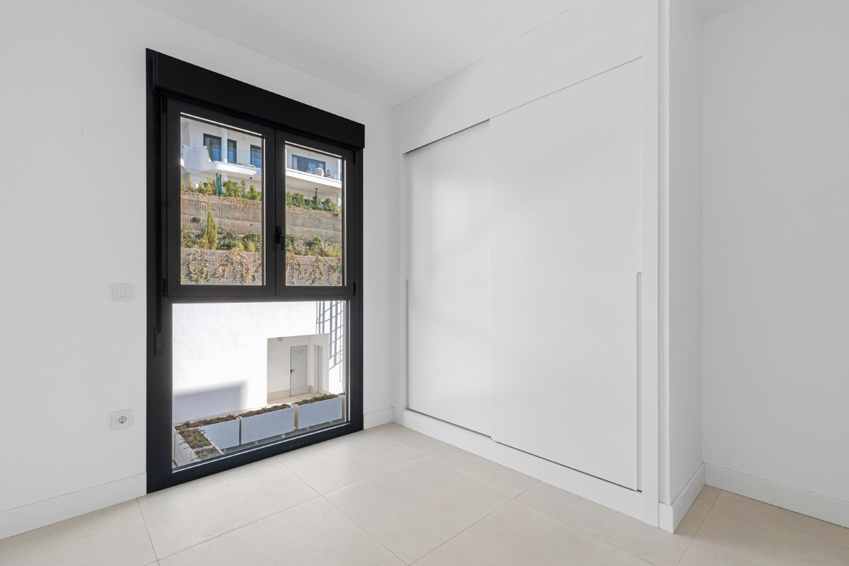 87cfaabeabb0745b500f0c53f98ee4f2 - 24