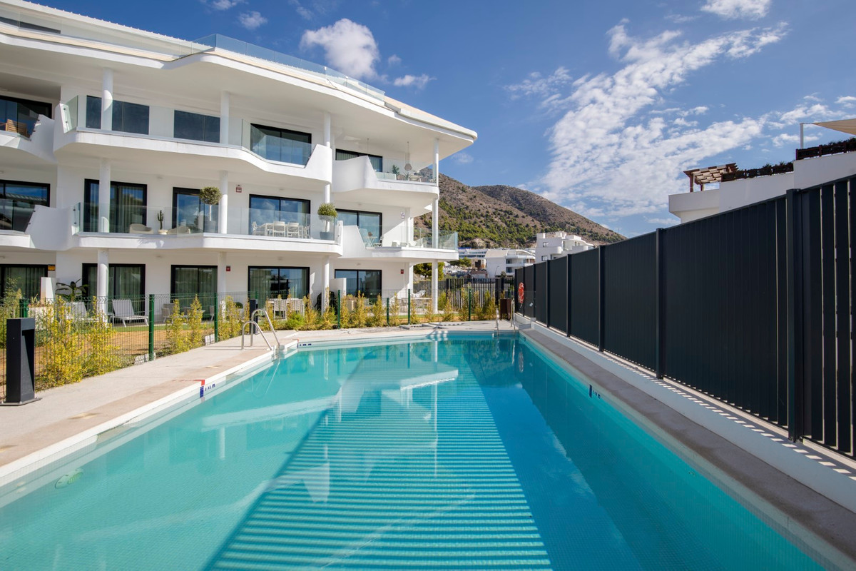 87cfaabeabb0745b500f0c53f98ee4f2 - 25