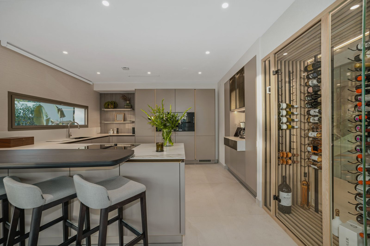 8ad4014bb96e61bc5d19ec665d40cca8 - 10