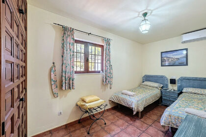 8b214d3453a27868ee7db5ebf4a6c8e4 - 24