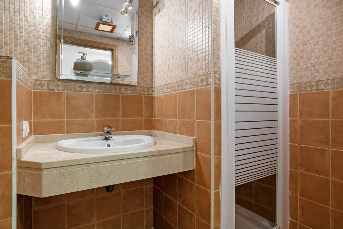 8b645b69962d128831f1559c18f49f9a - 18