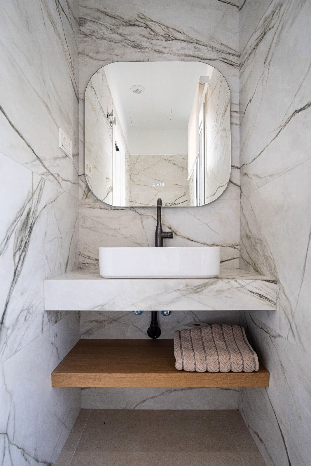 8b99ab64eada2ab35d29a8a9e2d7d298 - 26