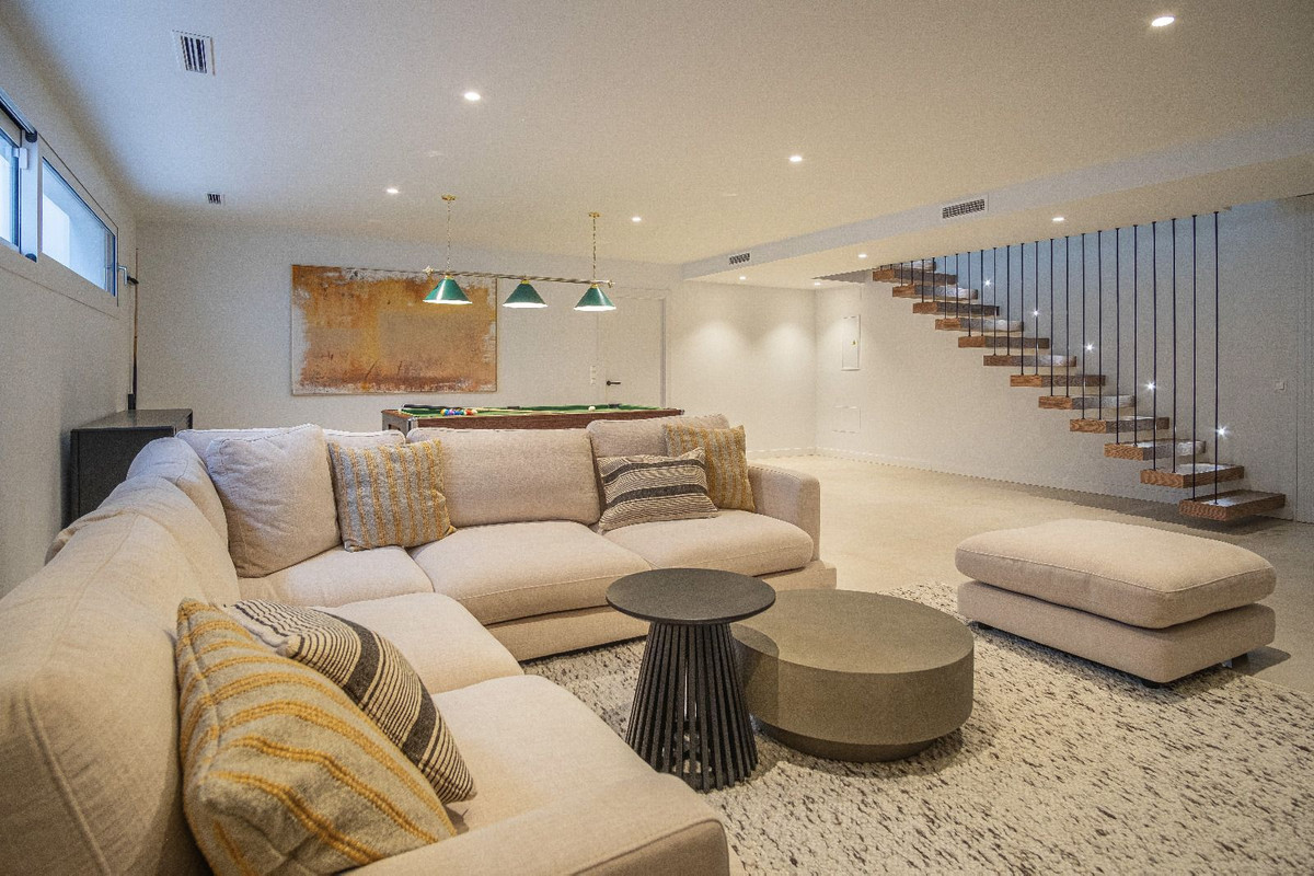 8b99ab64eada2ab35d29a8a9e2d7d298 - 8