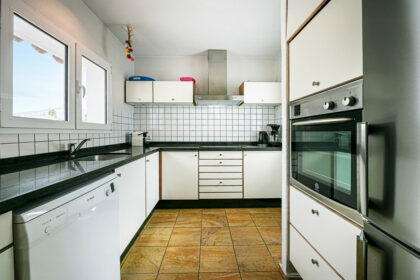 8bdfa934db417a34dd7e351700f404a6 - 13