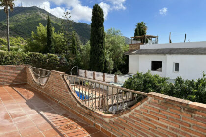 8ce70d8a43ce7793561a10e72ed0ac9a - 34