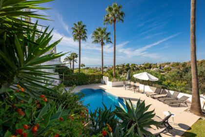 8d7057c5f472ff4d3269d6fbe5548899 - 10