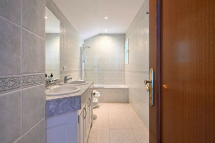 8d7057c5f472ff4d3269d6fbe5548899 - 29