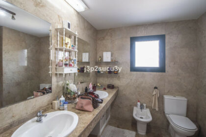 8e6622a70f7b36bb0301c83817a7bc9d - 17