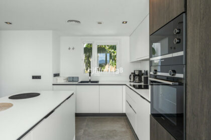 902813e7fb9f8e396662174015c0c762 - 10