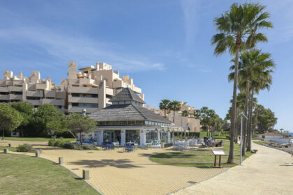 908fd7b508b34c457f0de3f740d99d96 - 1