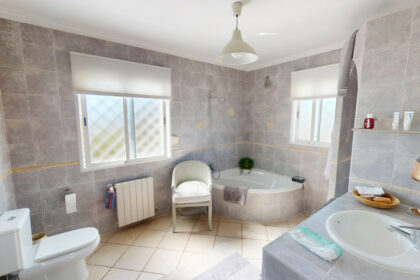 90daa92e36da59ce7847e9c37b162abe - 40