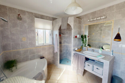 90daa92e36da59ce7847e9c37b162abe - 41