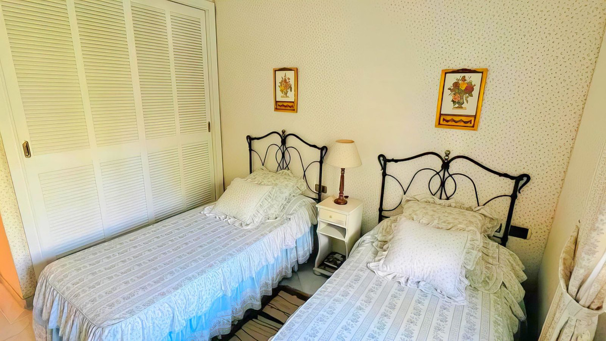 91ebe4685e78dd83089a2eaf7572e546 - 20