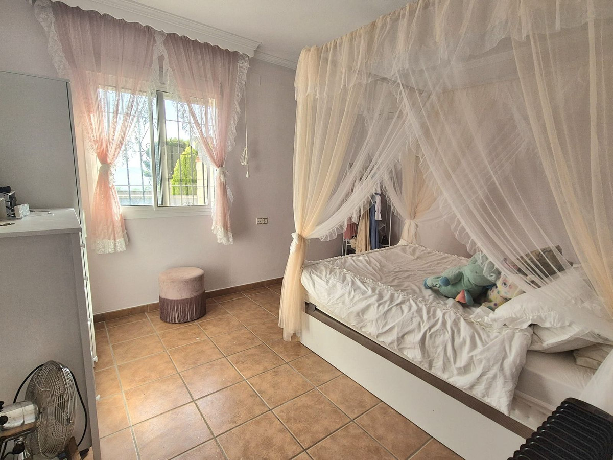 936656b8aa0b0c71fb50f1c7243953d8 - 24