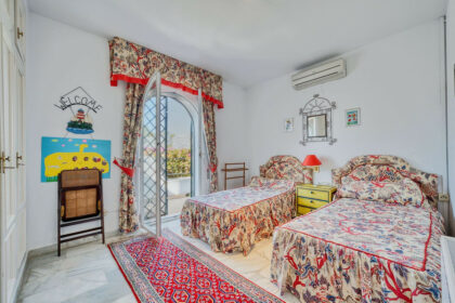 93b70209152d4a8ac942ccafcb4d4623 - 10