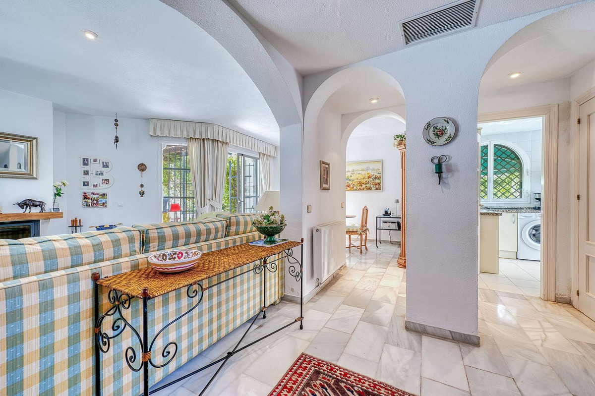 93b70209152d4a8ac942ccafcb4d4623 - 11