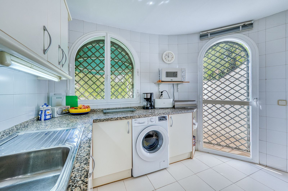 93b70209152d4a8ac942ccafcb4d4623 - 12