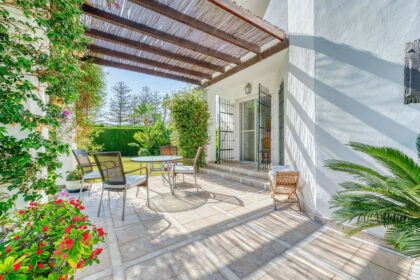 93b70209152d4a8ac942ccafcb4d4623 - 14