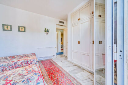 93b70209152d4a8ac942ccafcb4d4623 - 17