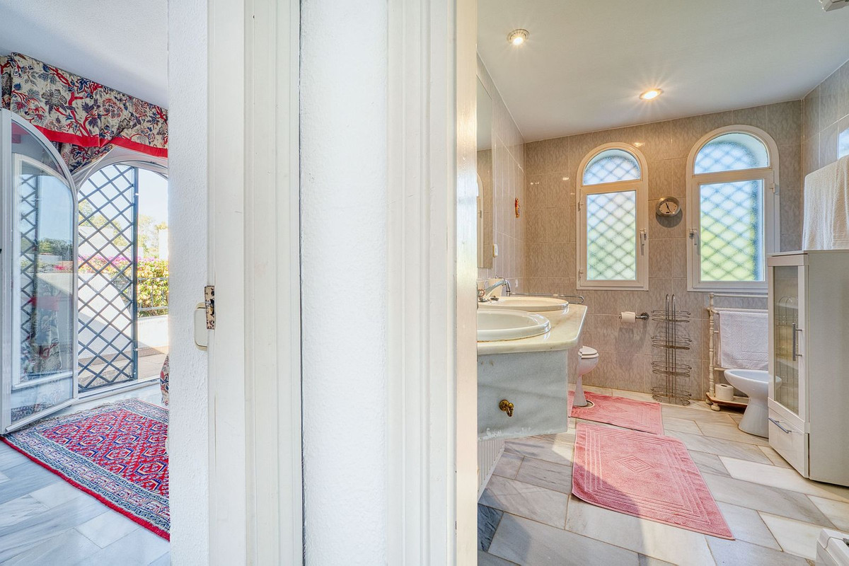 93b70209152d4a8ac942ccafcb4d4623 - 18