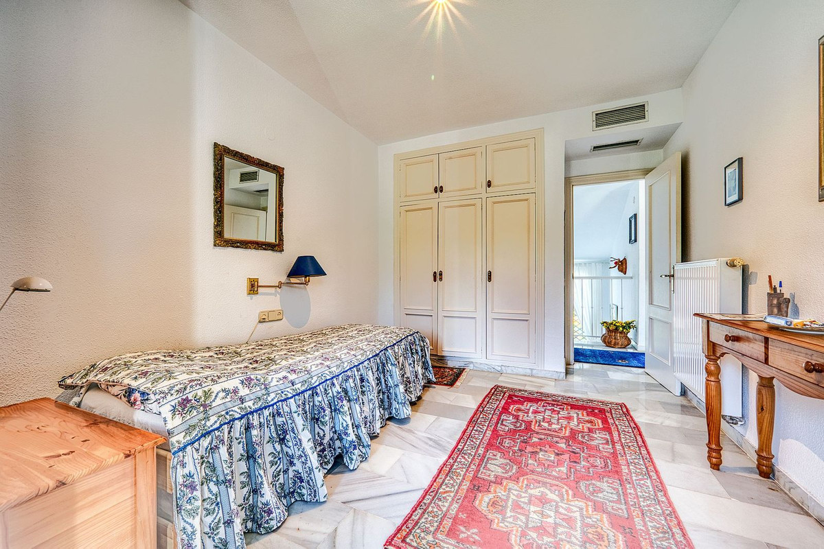 93b70209152d4a8ac942ccafcb4d4623 - 22