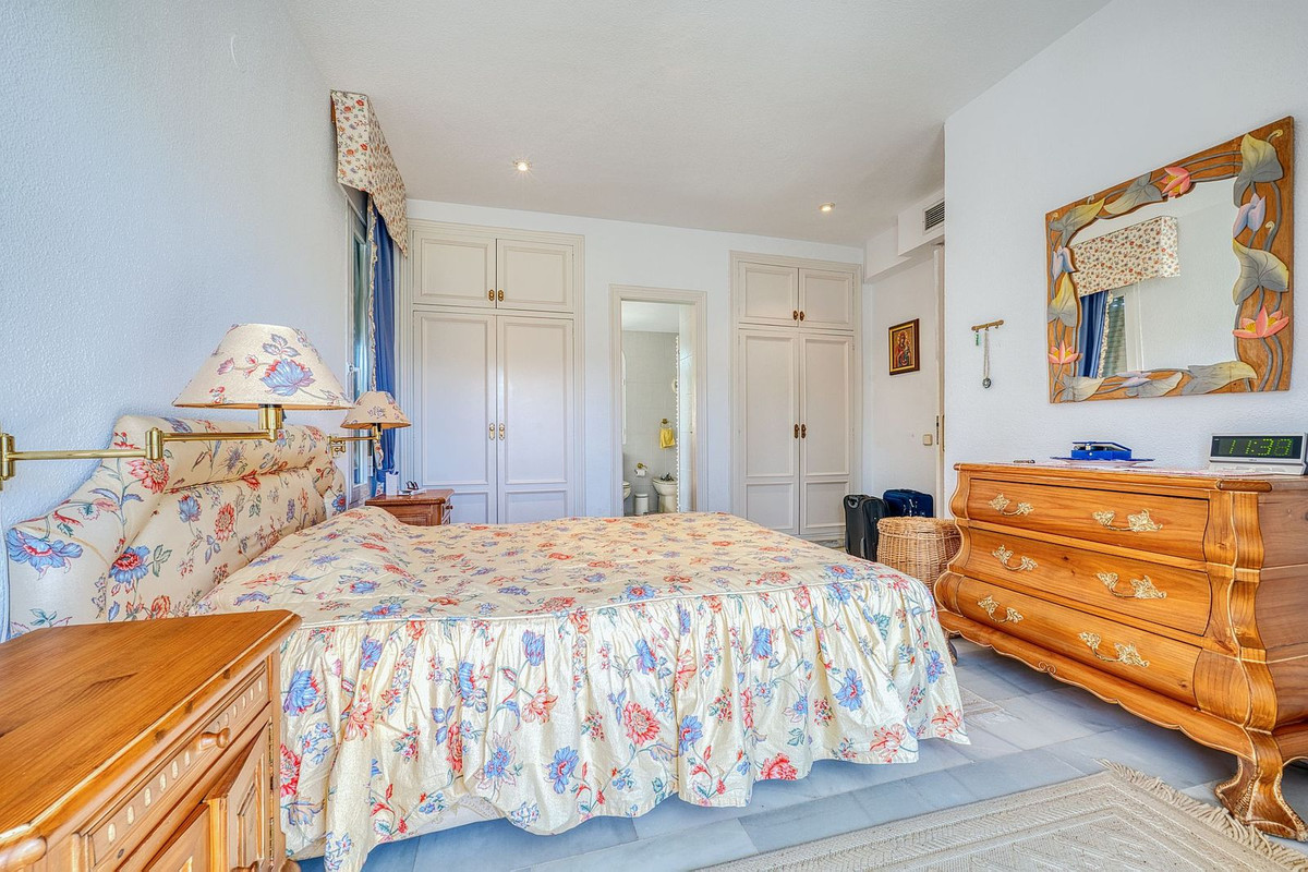 93b70209152d4a8ac942ccafcb4d4623 - 26