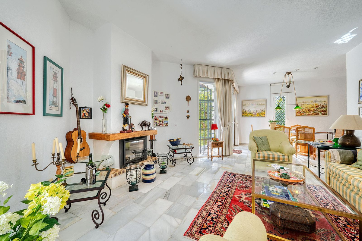 93b70209152d4a8ac942ccafcb4d4623 - 9