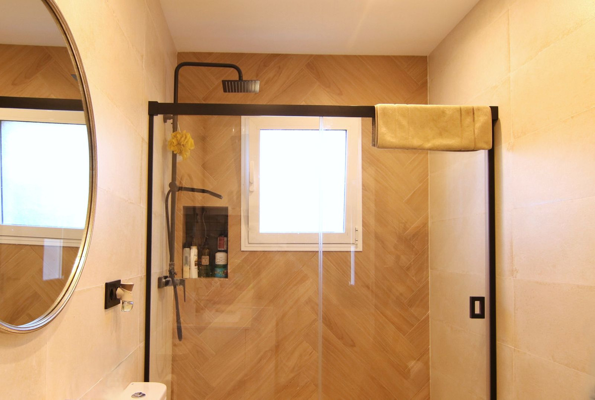 951f6e92acbe363506d64c32c5a9004c - 13