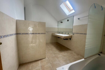 959b36ff34401b868f77ed3d13d1fd43 - 18