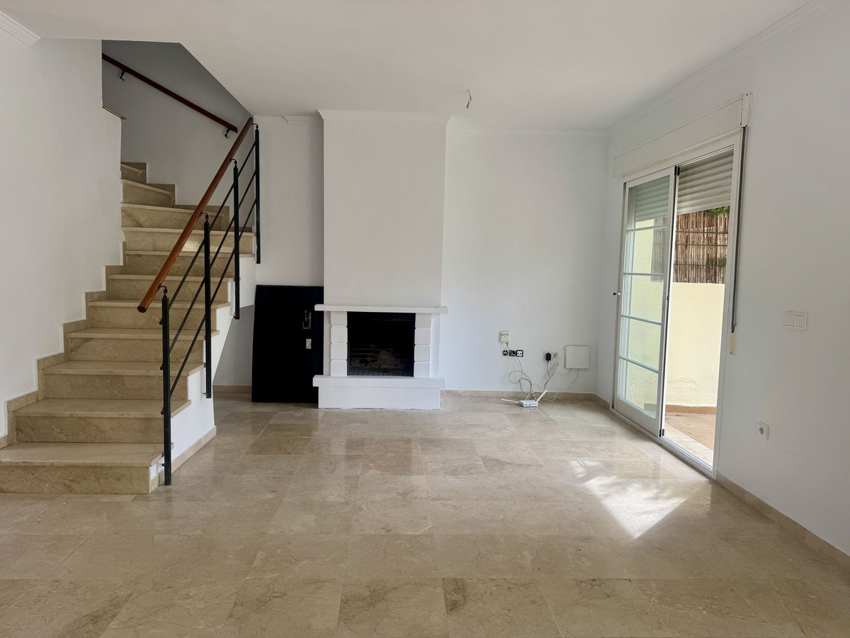 959b36ff34401b868f77ed3d13d1fd43 - 7