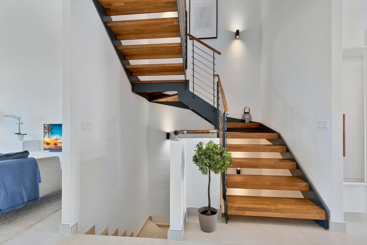 9ab61e68509795c2d2152319d8af9476 - 12