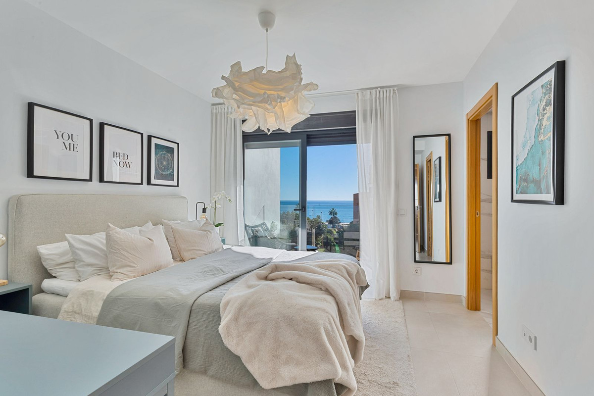 9ab61e68509795c2d2152319d8af9476 - 17