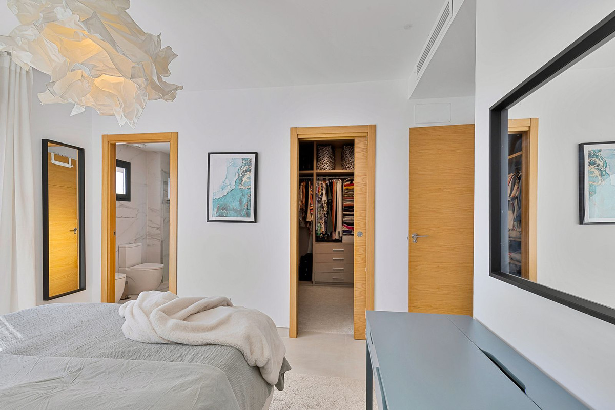 9ab61e68509795c2d2152319d8af9476 - 18