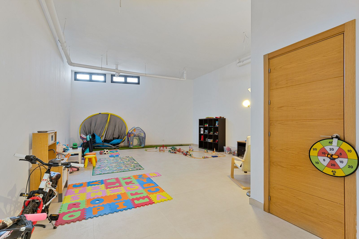 9ab61e68509795c2d2152319d8af9476 - 27