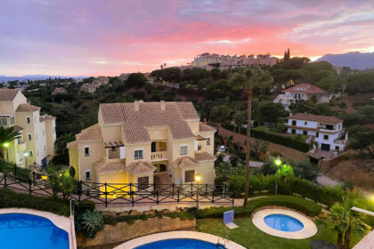 9b61f4d22c570f611ff3ebc00728dce9 - 51