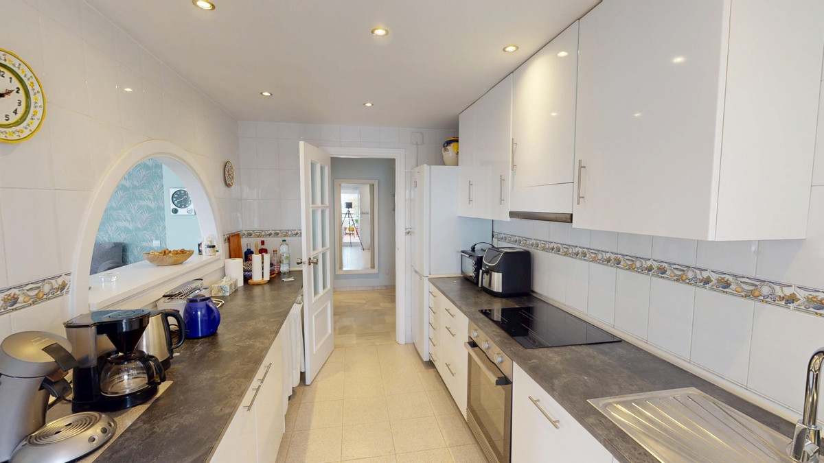 9ccf60f0385178fd6393351141e0e439 - 17