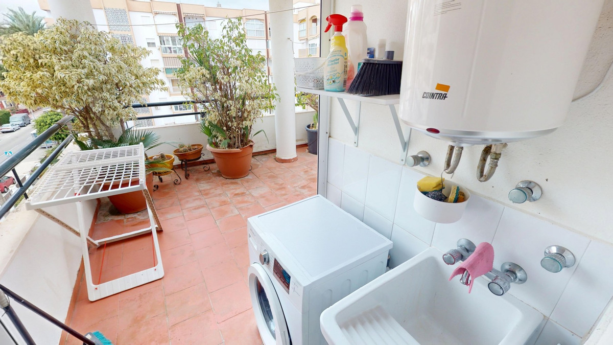 9ccf60f0385178fd6393351141e0e439 - 18