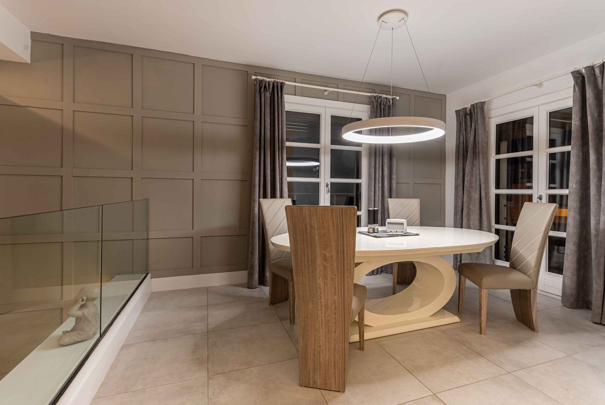 9d56d1a56d8497263d44601fb87822cb - 12